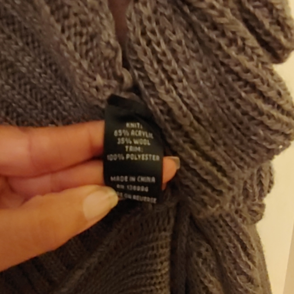 Sweater - Picture 6 of 8